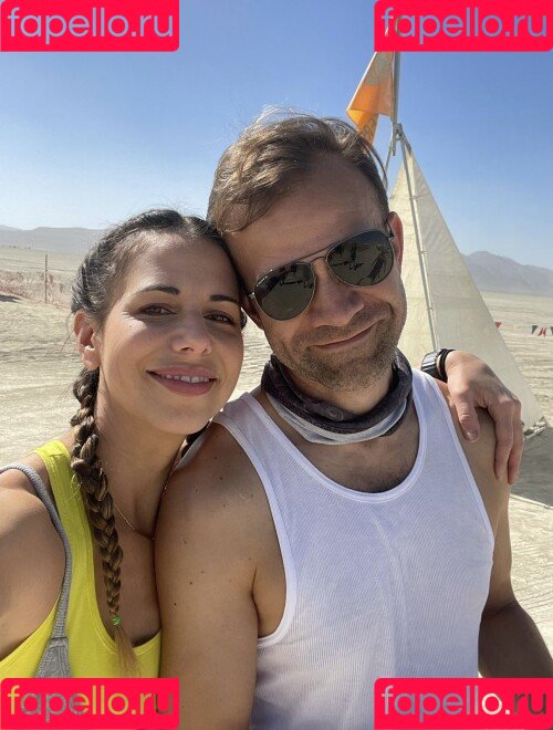 Laura Bailey Onlyfans Photo Gallery 