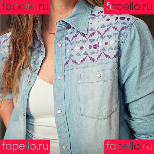 Laura Bailey Onlyfans Photo Gallery 