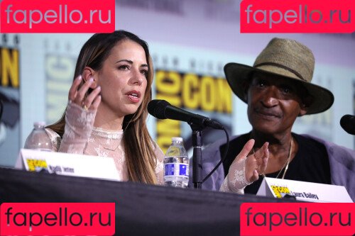 Laura Bailey Onlyfans Photo Gallery 