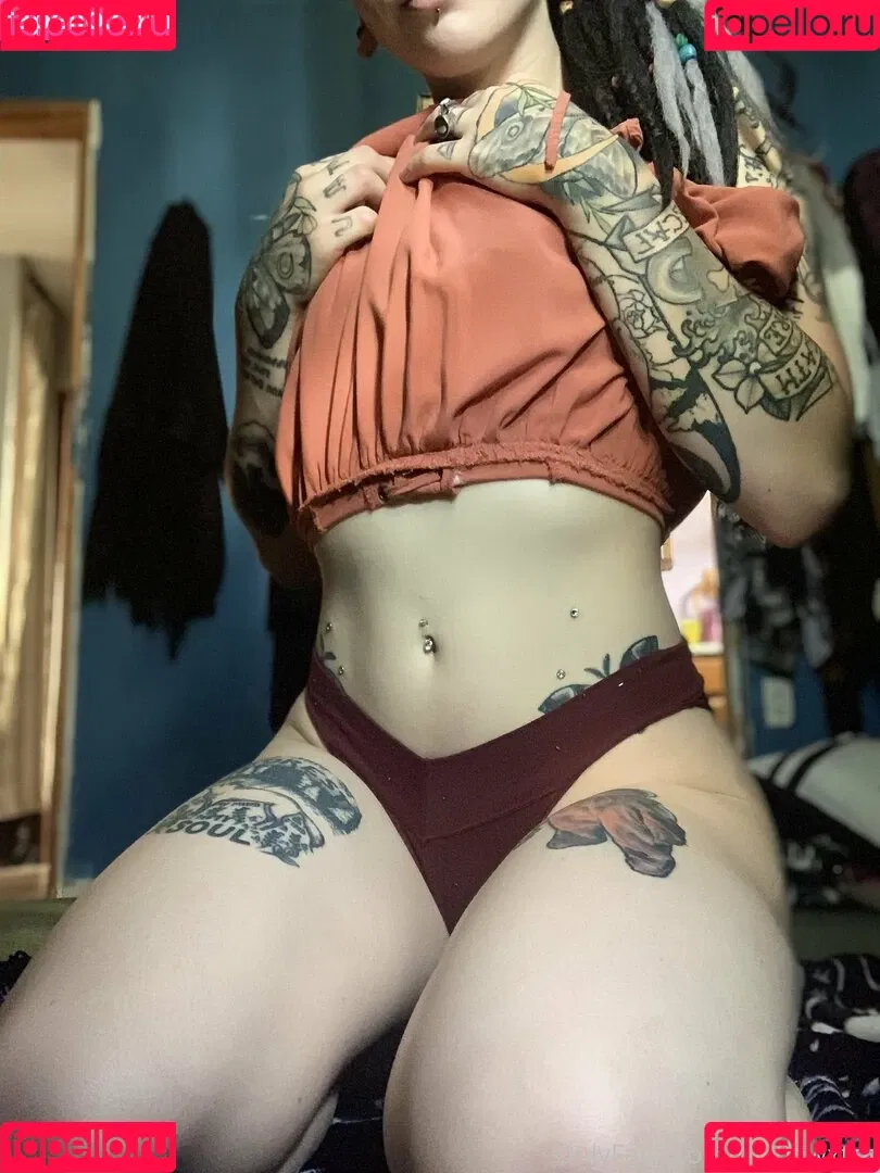 m00nwxtch Onlyfans Photo Gallery 