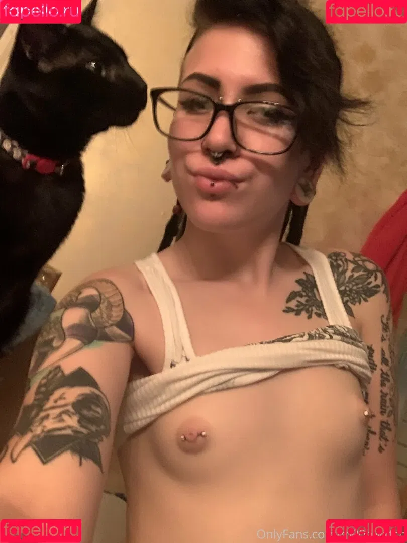 m00nwxtch Onlyfans Photo Gallery 