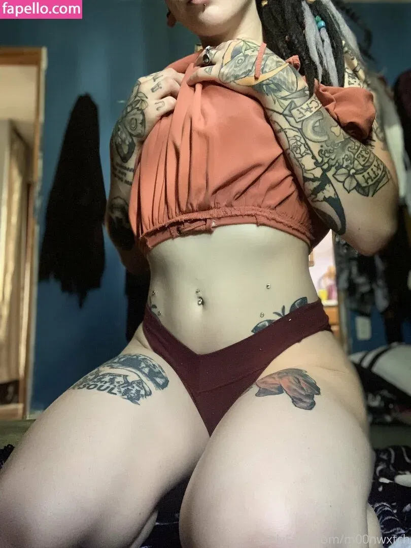 m00nwxtch Onlyfans Photo Gallery 