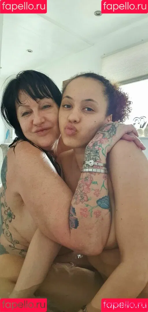 Mum_Vs_Daughter Onlyfans Photo Gallery 