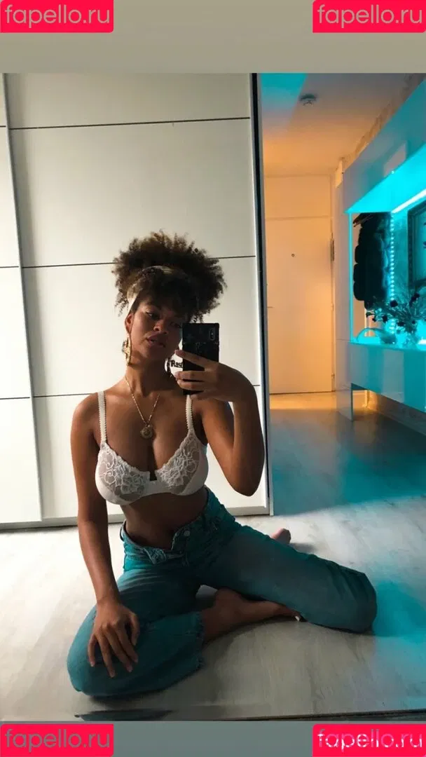 Ange-Sophie Reich Onlyfans Photo Gallery 