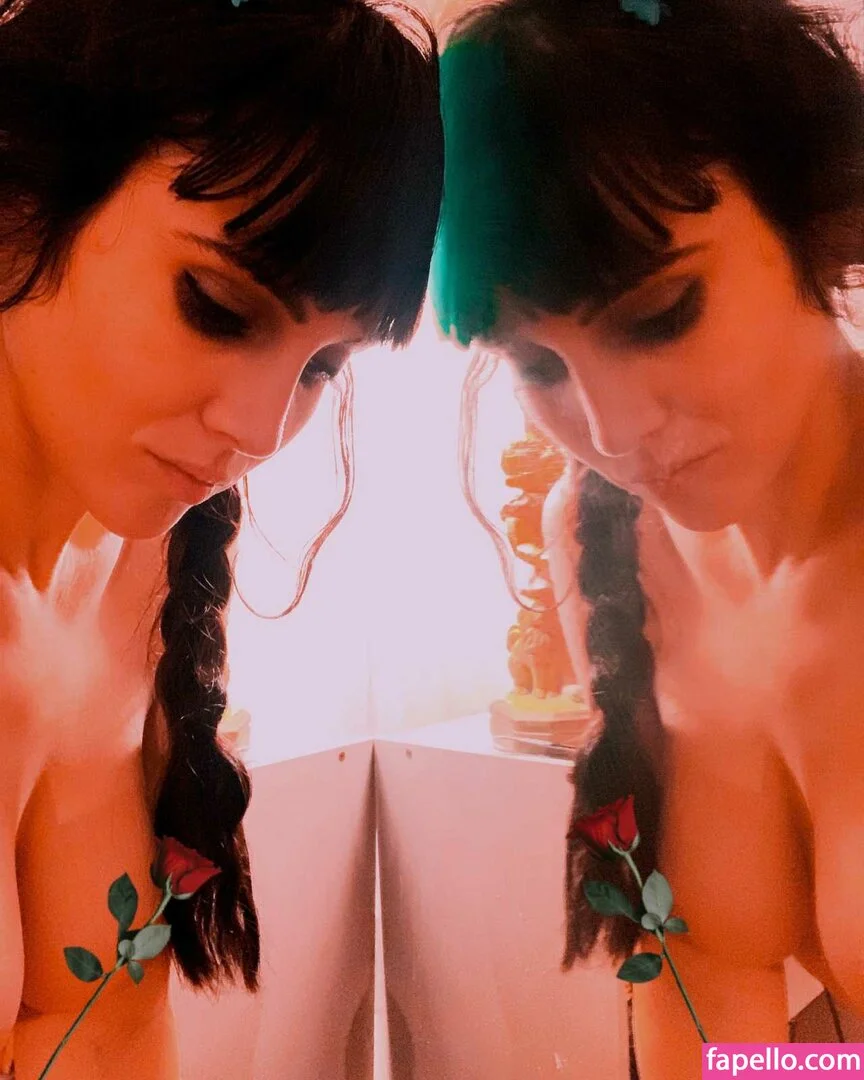 Globelamp Onlyfans Photo Gallery 