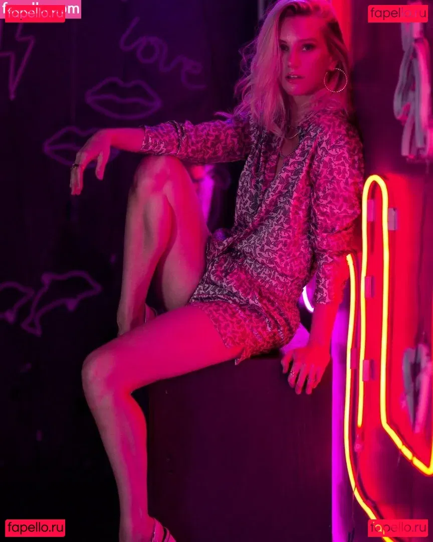 Heather Morris Onlyfans Photo Gallery 