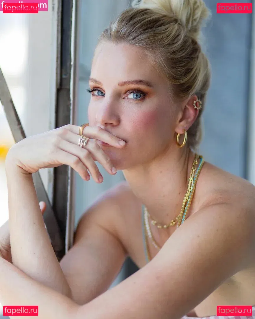 Heather Morris Onlyfans Photo Gallery 