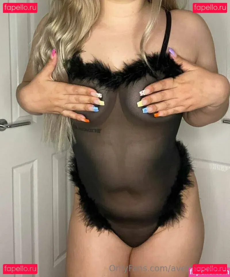 avery-maeex Onlyfans Photo Gallery 