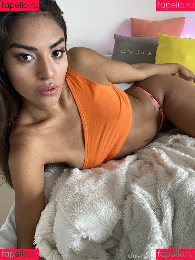 bellafoxtv Onlyfans Photo Gallery 