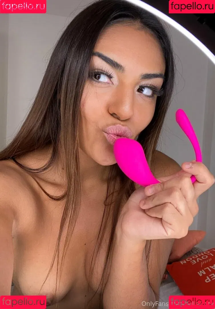 bellafoxtv Onlyfans Photo Gallery 