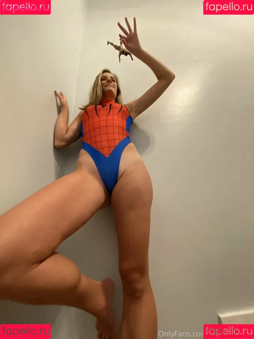 giantesstara Onlyfans Photo Gallery 