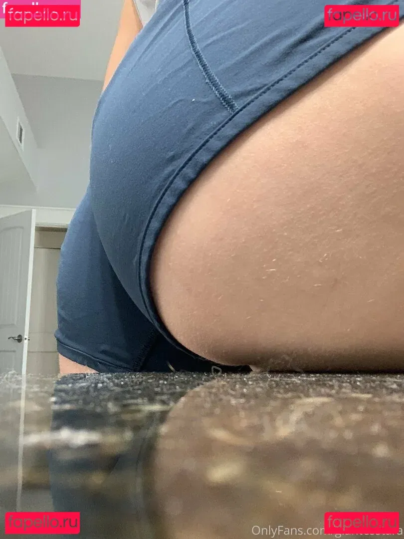 giantesstara Onlyfans Photo Gallery 