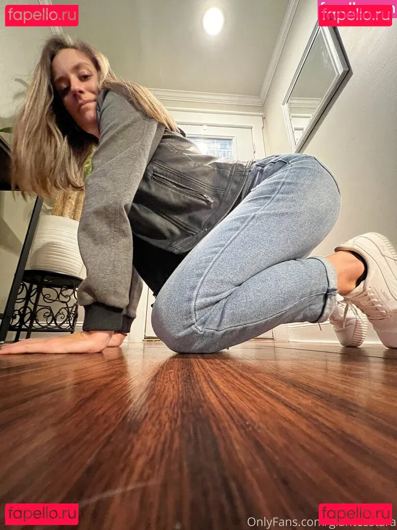 giantesstara Onlyfans Photo Gallery 