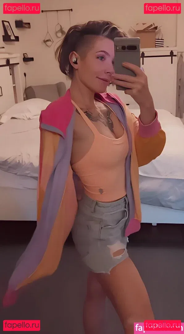 Soe Gschwind Onlyfans Photo Gallery 