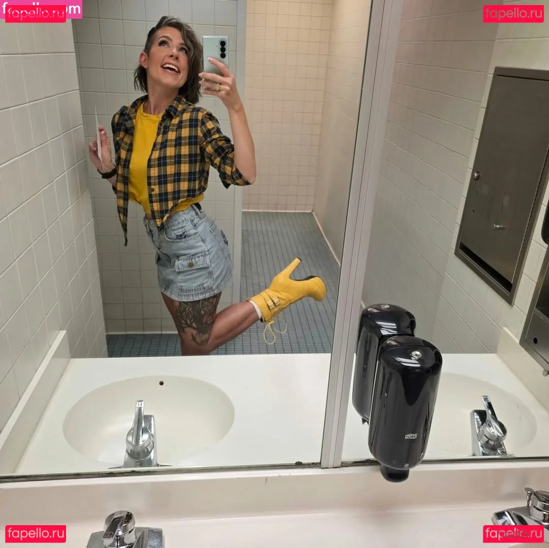 Soe Gschwind Onlyfans Photo Gallery 