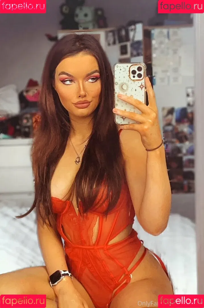 Sophie Crawley Onlyfans Photo Gallery 