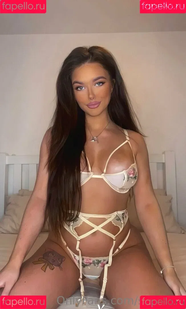 Sophie Crawley Onlyfans Photo Gallery 