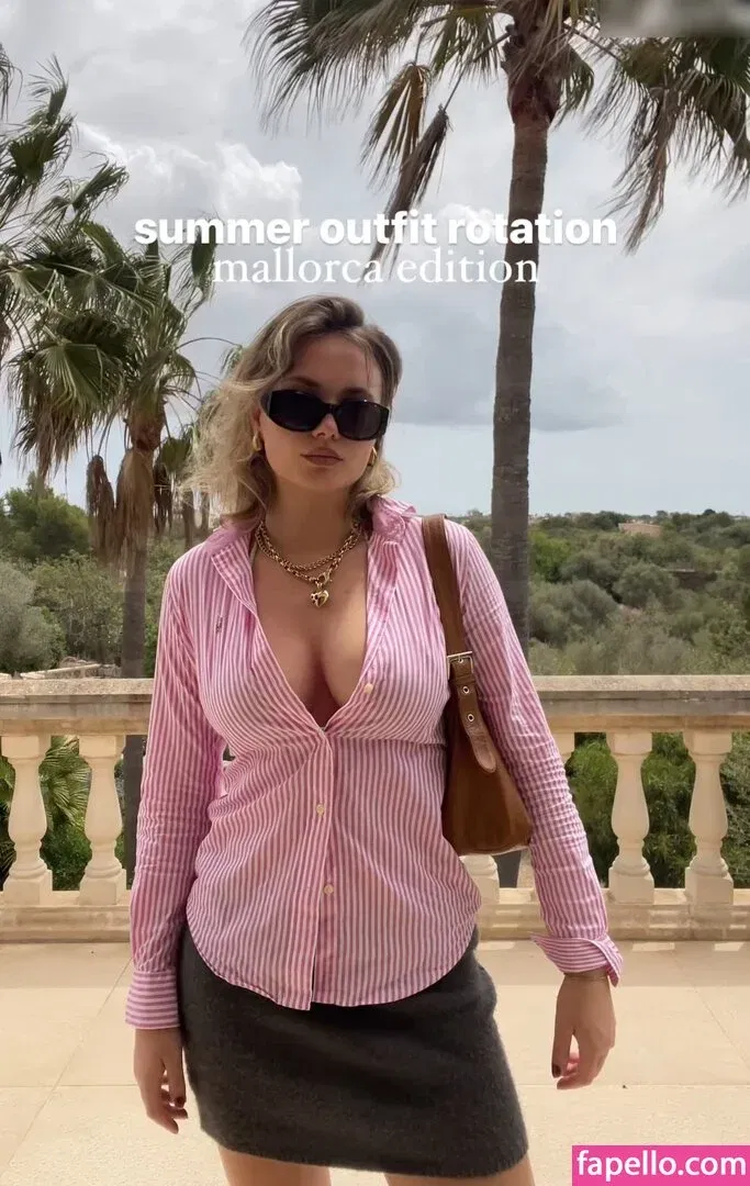 Sophie Crawley Onlyfans Photo Gallery 