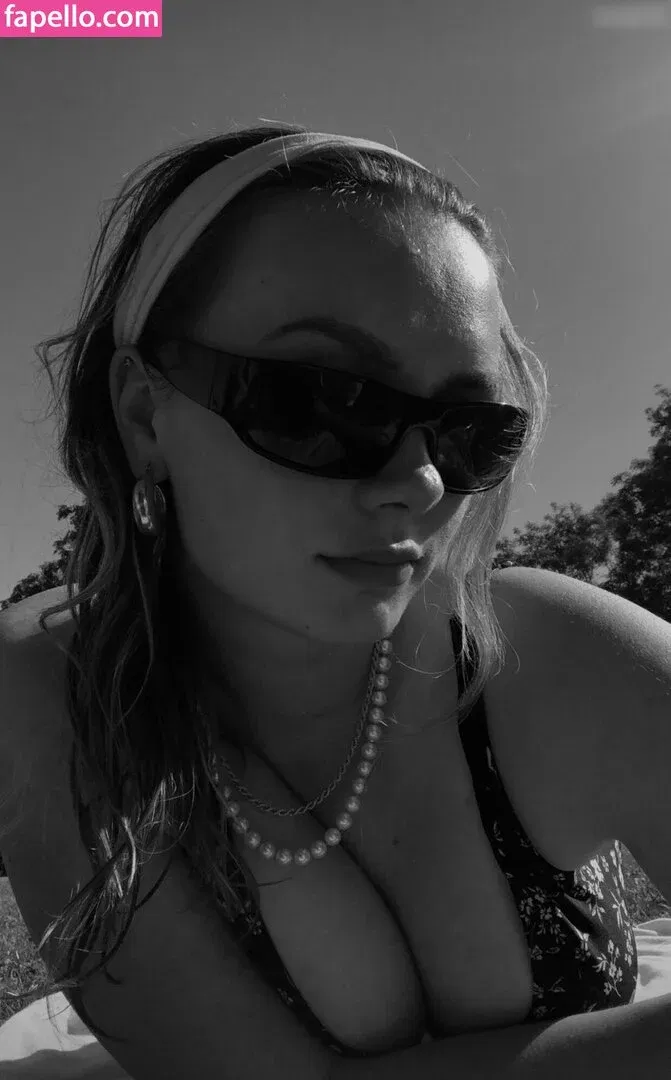 Sophie Crawley Onlyfans Photo Gallery 