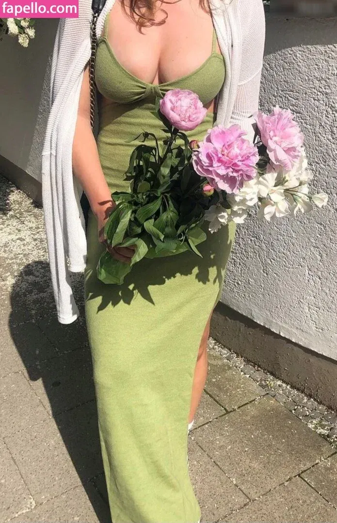 Sophie Crawley Onlyfans Photo Gallery 