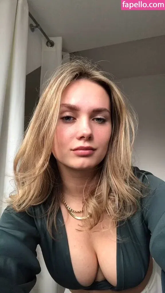 Sophie Crawley Onlyfans Photo Gallery 