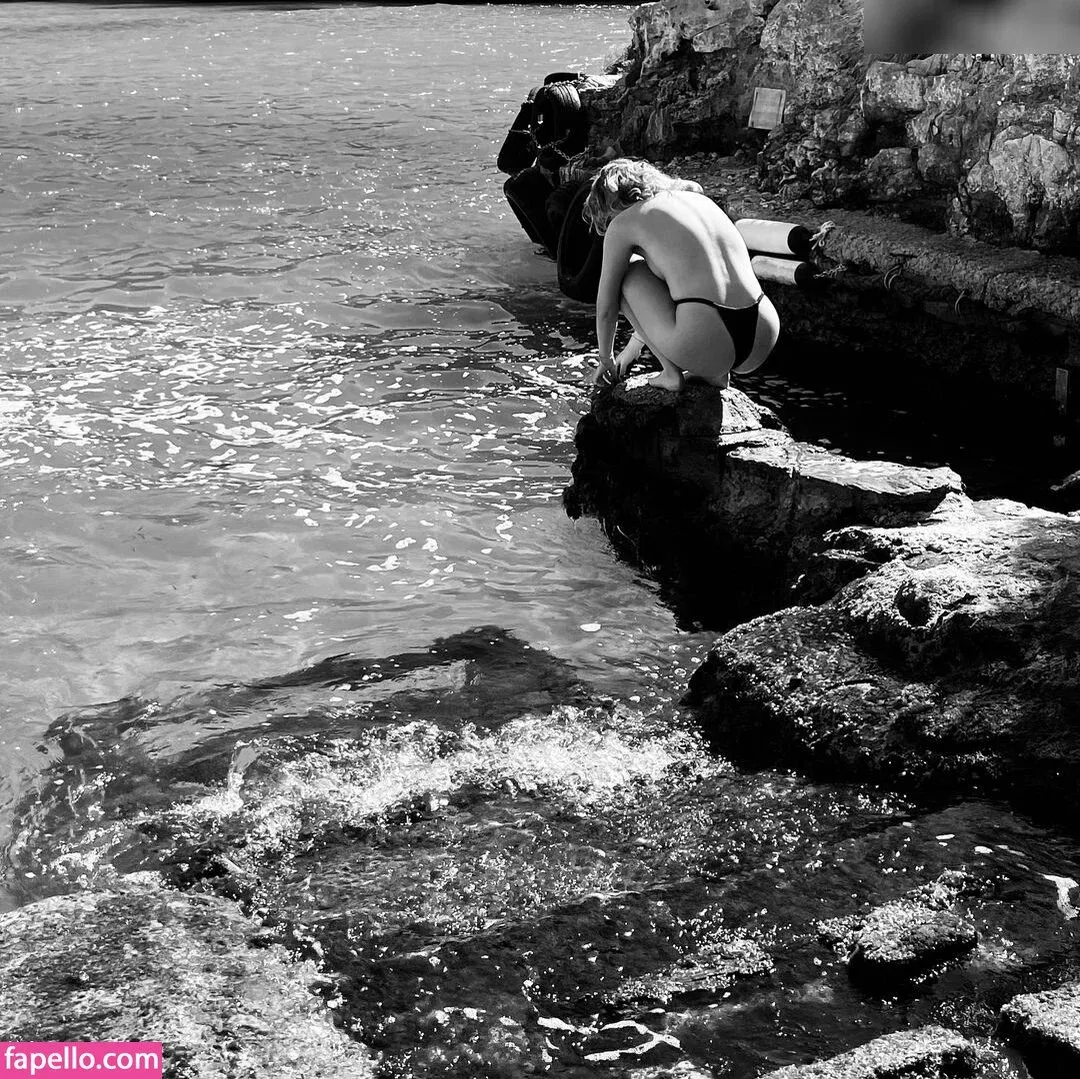 Sophie Crawley Onlyfans Photo Gallery 