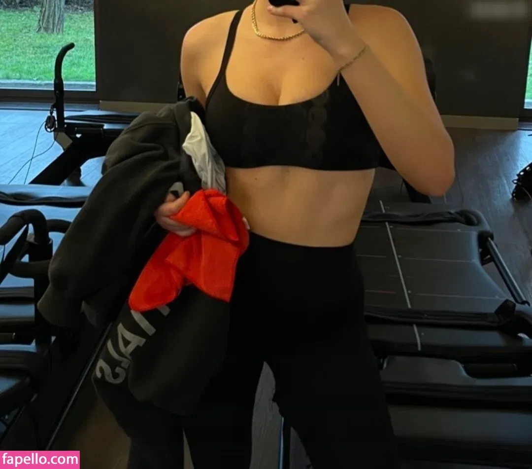 Sophie Crawley Onlyfans Photo Gallery 