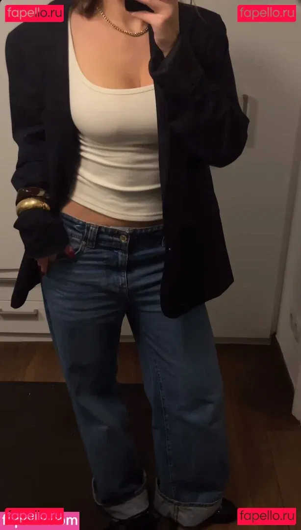 Sophie Crawley Onlyfans Photo Gallery 