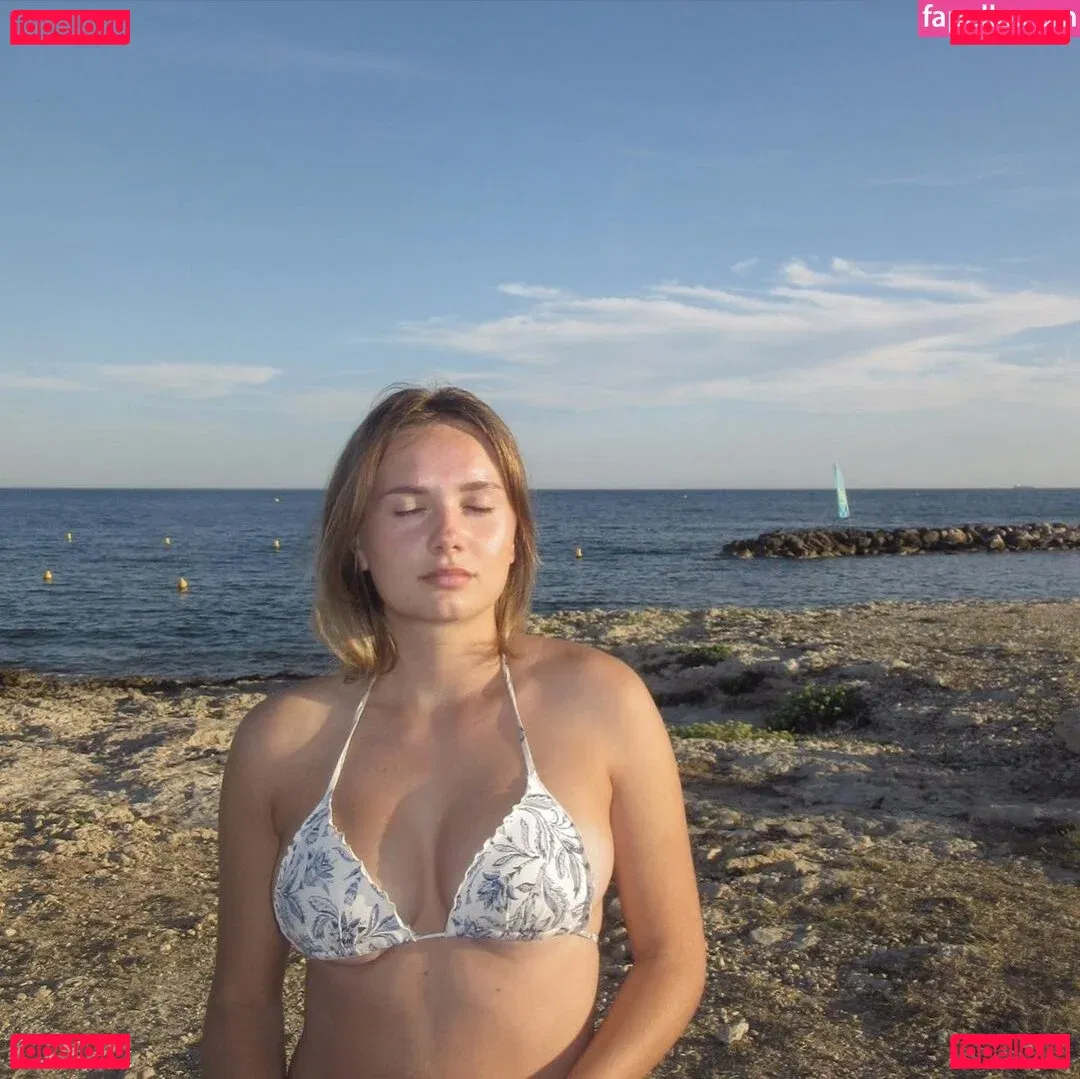 Sophie Crawley Onlyfans Photo Gallery 