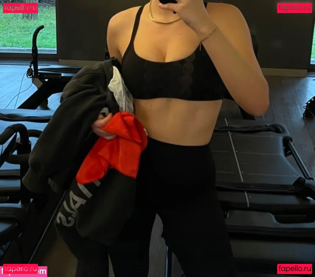 Sophie Crawley Onlyfans Photo Gallery 