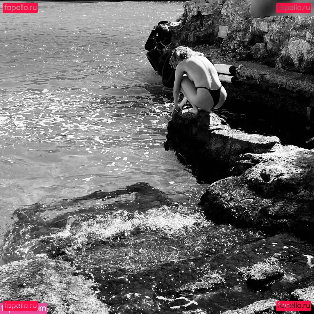 Sophie Crawley Onlyfans Photo Gallery 