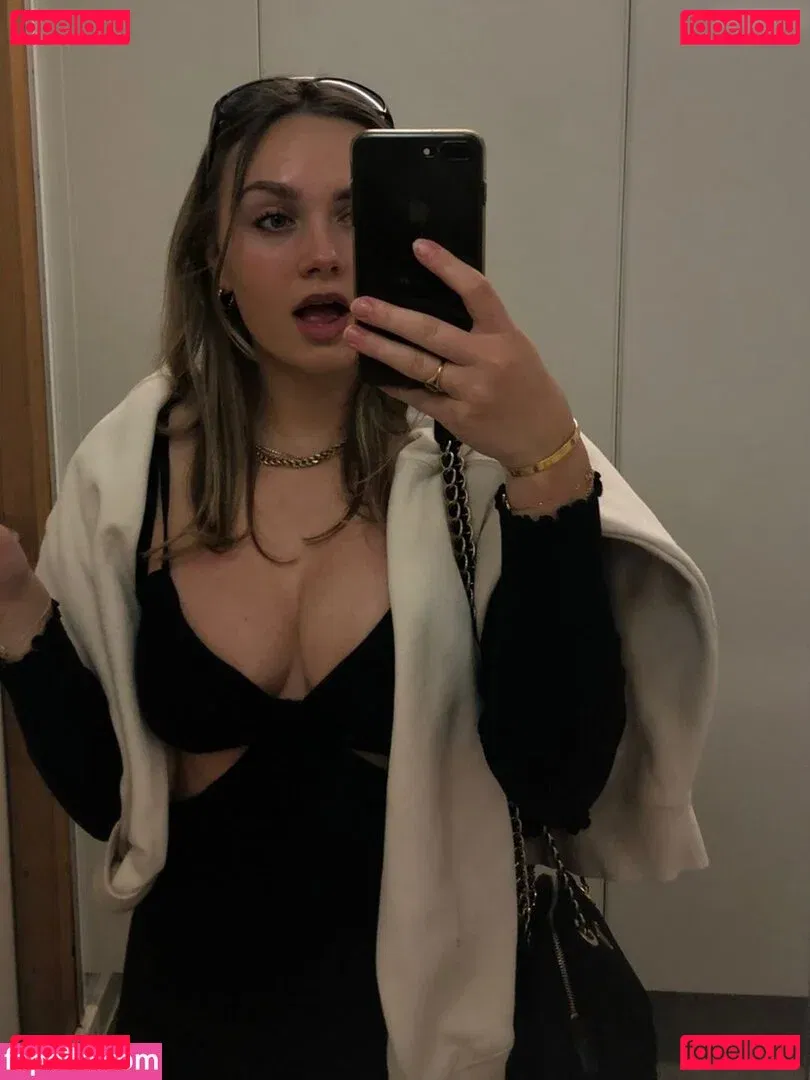 Sophie Crawley Onlyfans Photo Gallery 