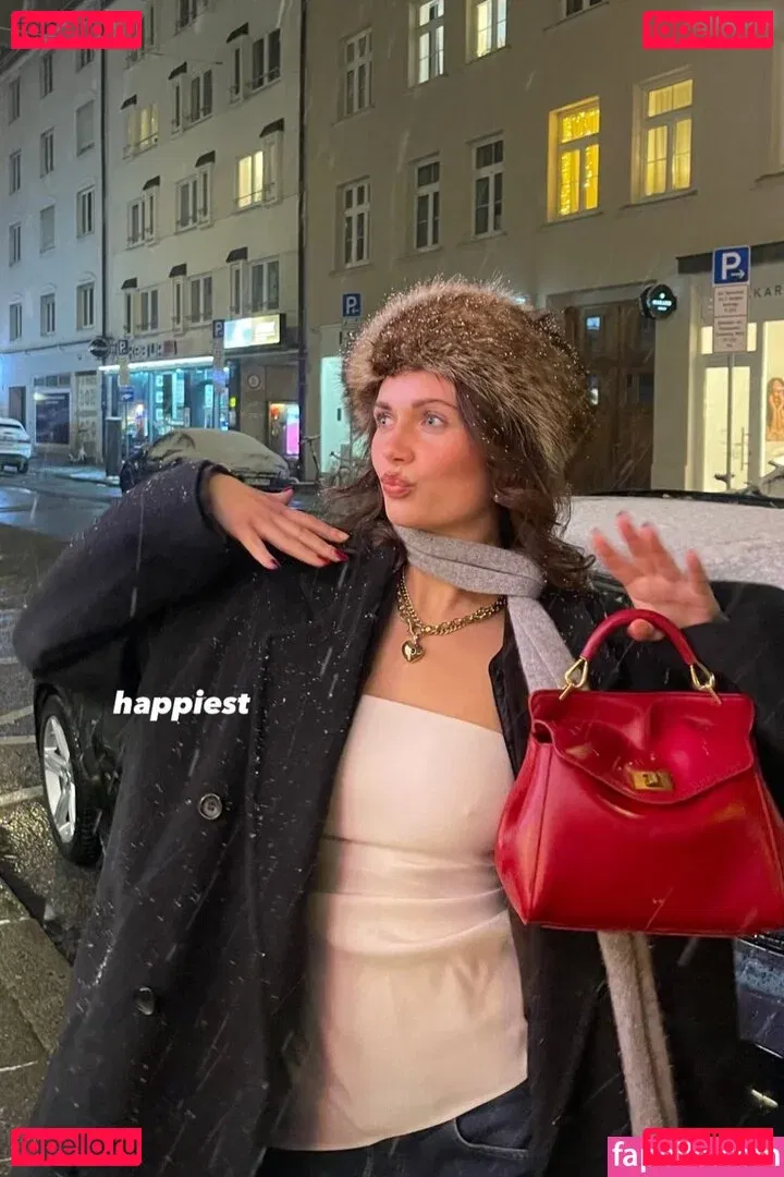 Sophie Crawley Onlyfans Photo Gallery 