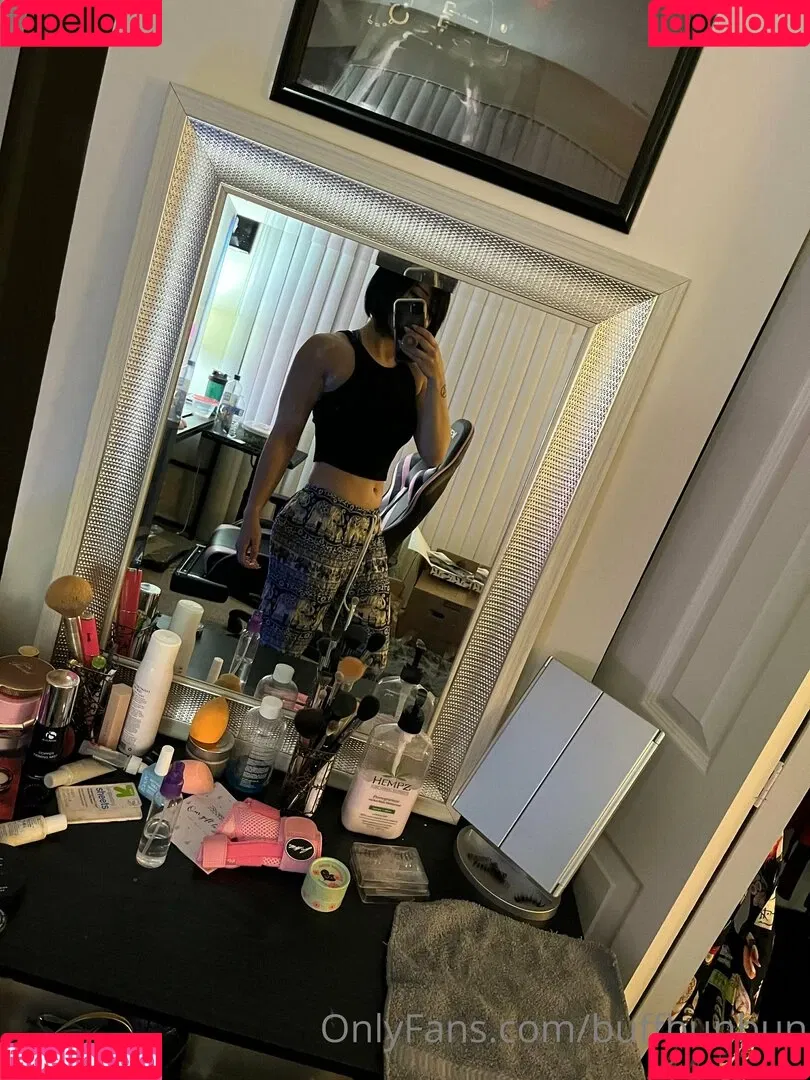 womanwearingred Onlyfans Photo Gallery 