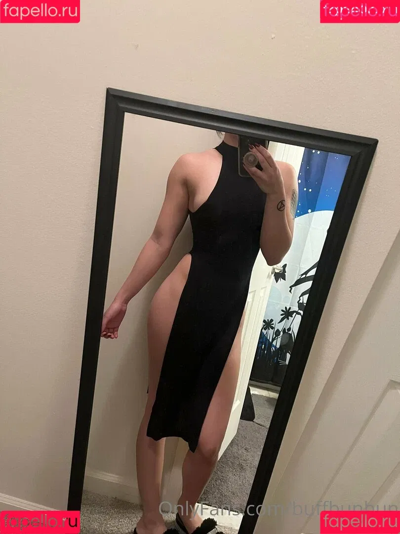 womanwearingred Onlyfans Photo Gallery 