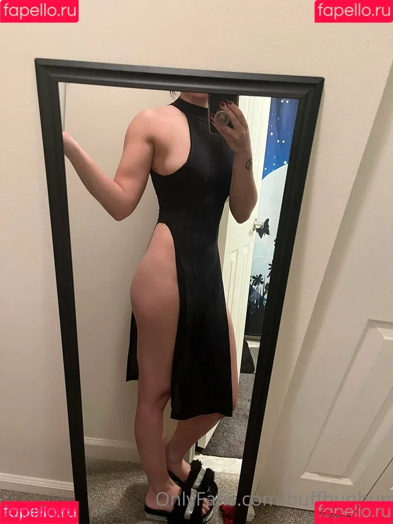 womanwearingred Onlyfans Photo Gallery 