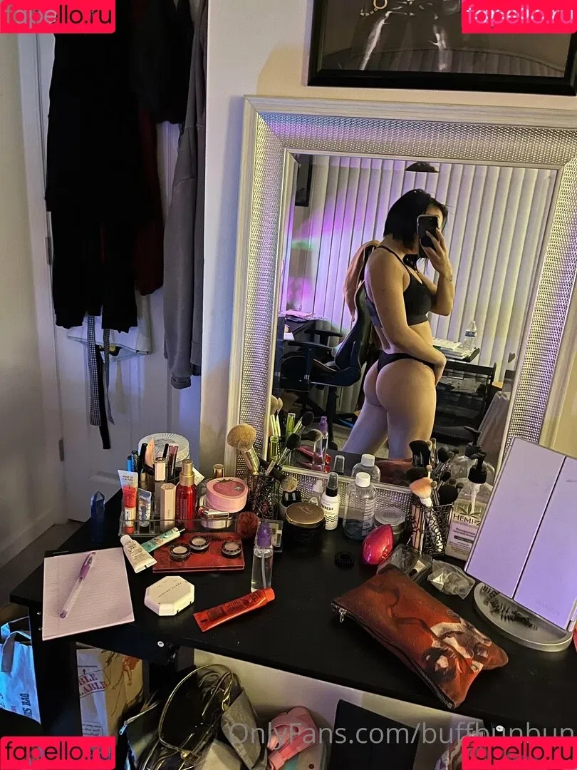 womanwearingred Onlyfans Photo Gallery 