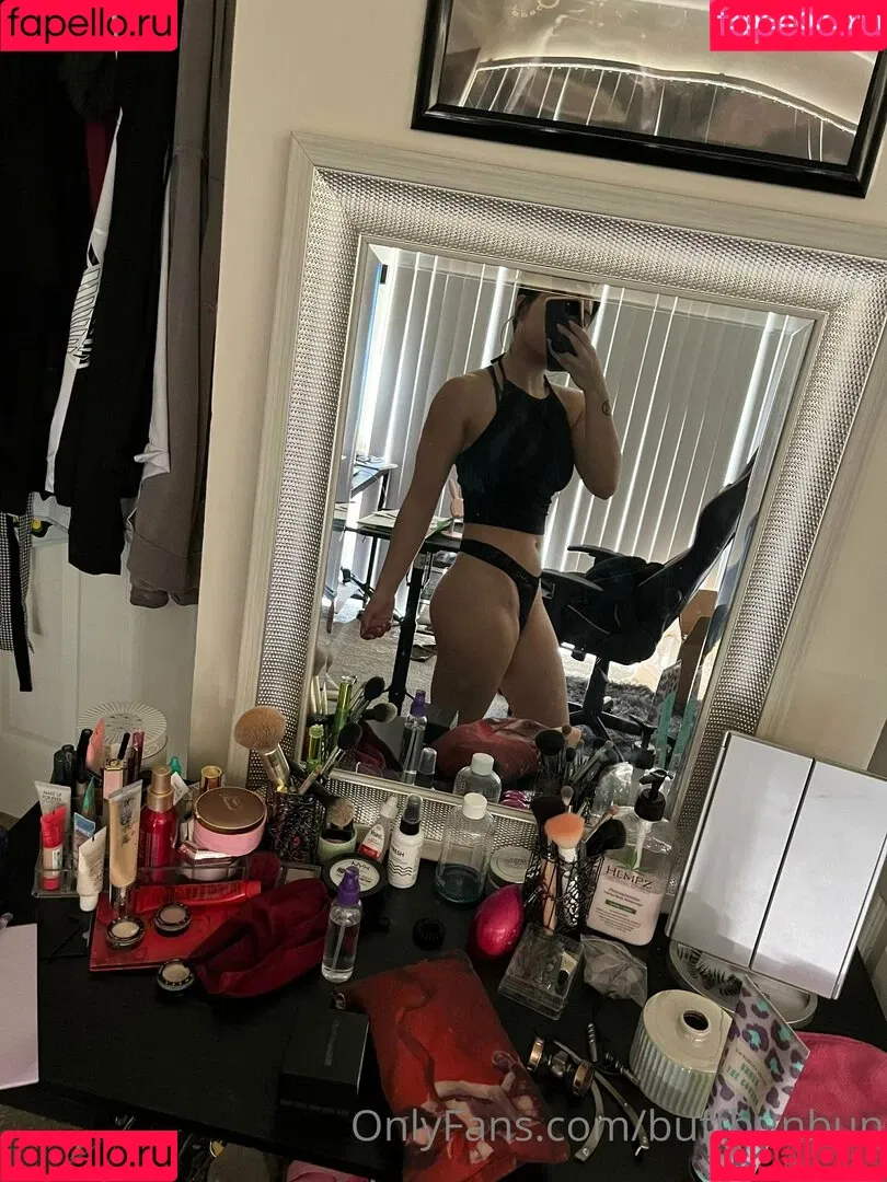 womanwearingred Onlyfans Photo Gallery 