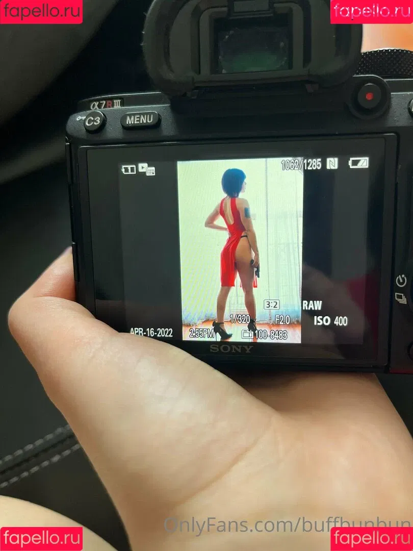 womanwearingred Onlyfans Photo Gallery 