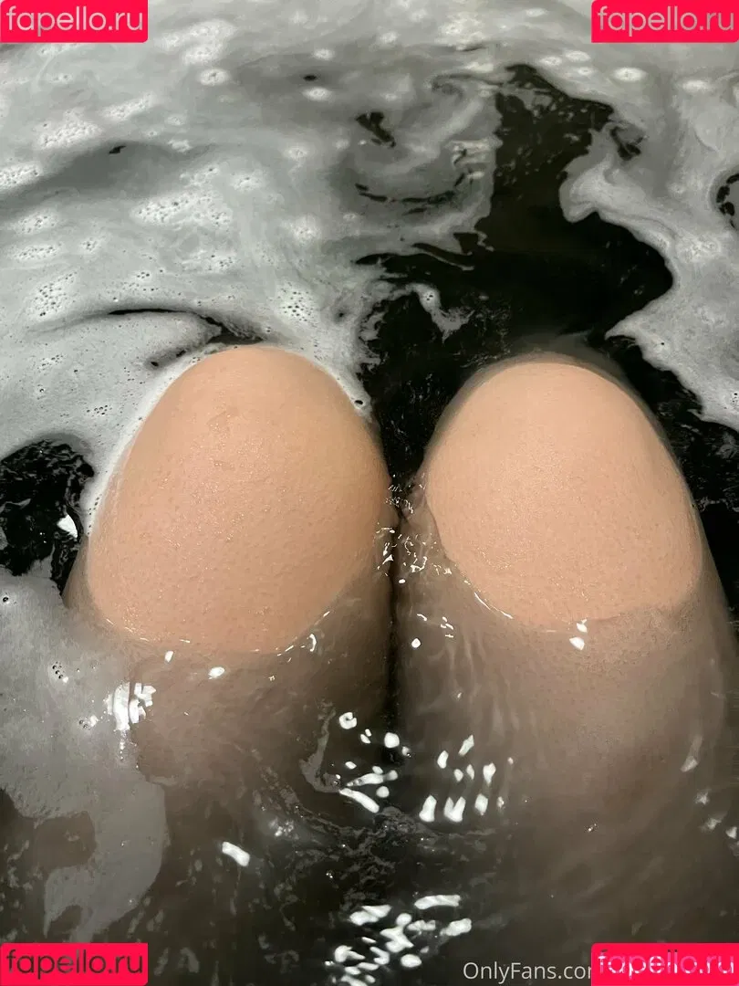 womanwearingred Onlyfans Photo Gallery 