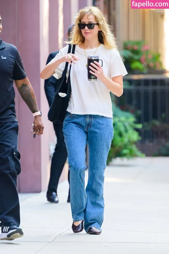 Jennifer Lawrence Onlyfans Photo Gallery 