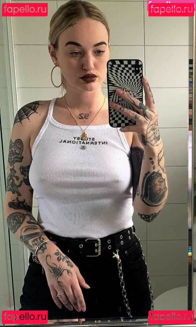 Goth Queen Nude Onlyfans Photo 30