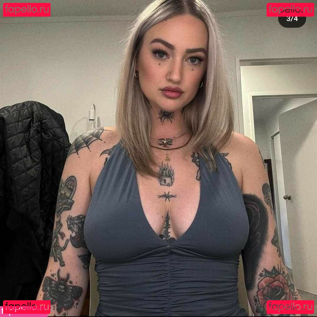 Goth Queen Nude Onlyfans Photo 26
