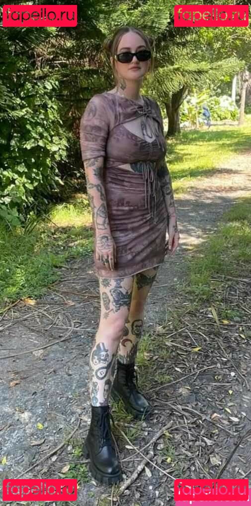 Goth Queen Nude Onlyfans Photo 15