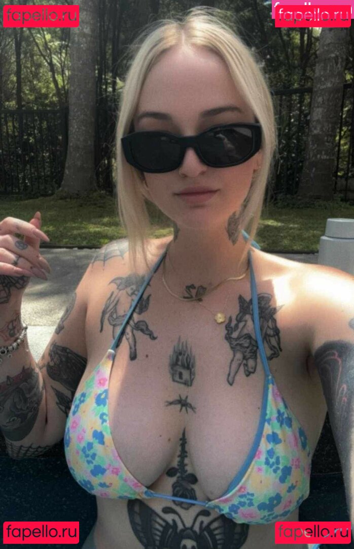 Goth Queen Nude Onlyfans Photo 4