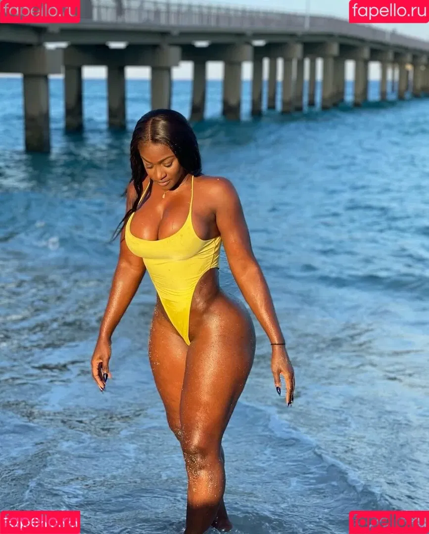 Babeth Lando Onlyfans Photo Gallery 