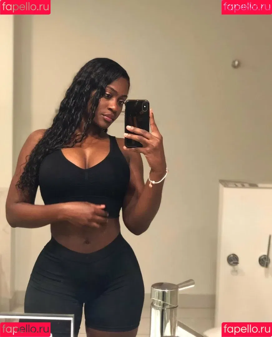 Babeth Lando Onlyfans Photo Gallery 