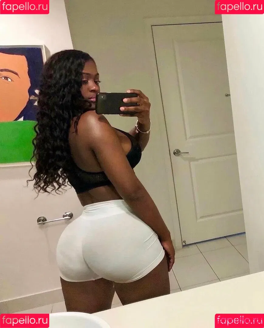 Babeth Lando Onlyfans Photo Gallery 