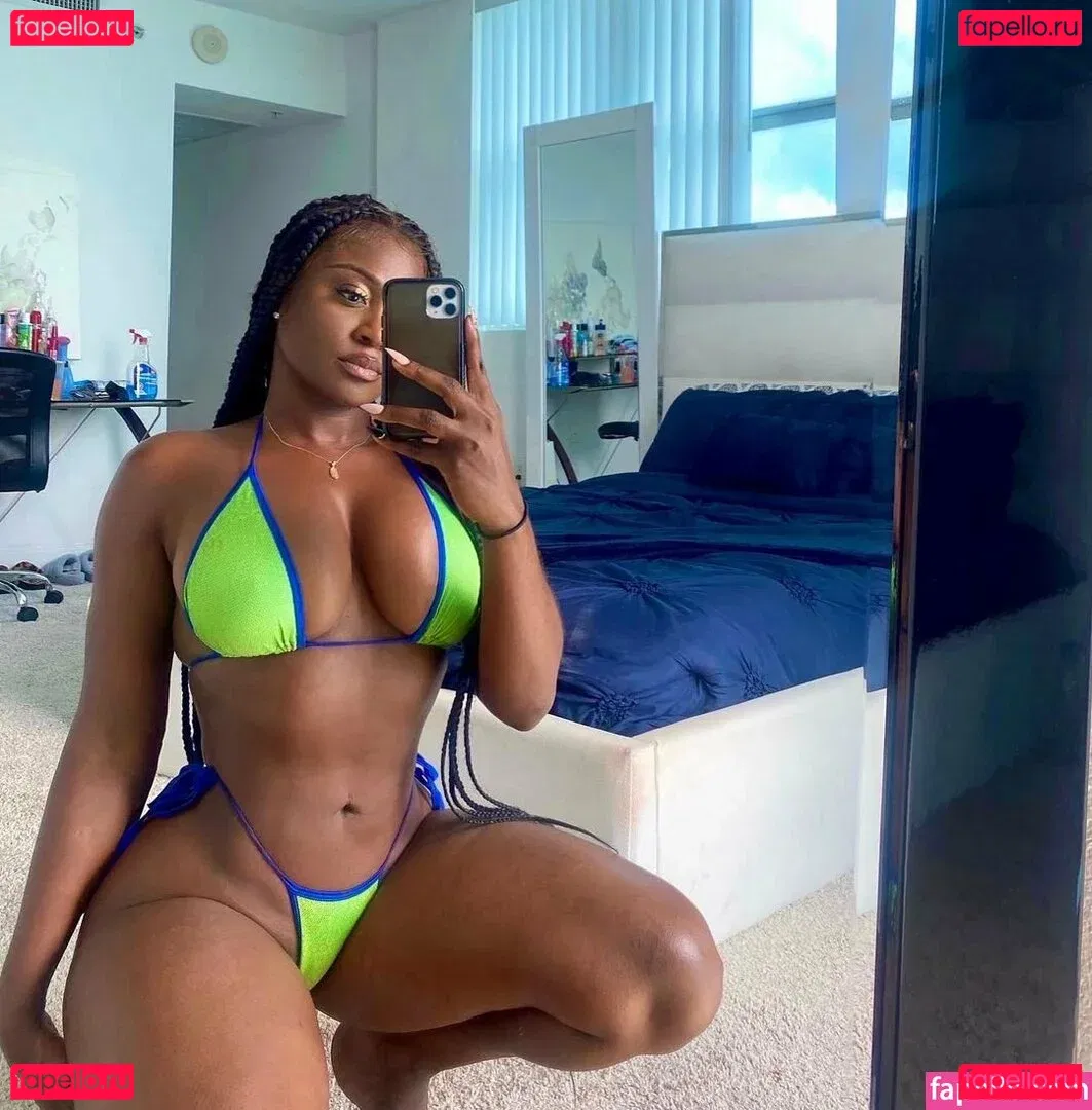 Babeth Lando Onlyfans Photo Gallery 