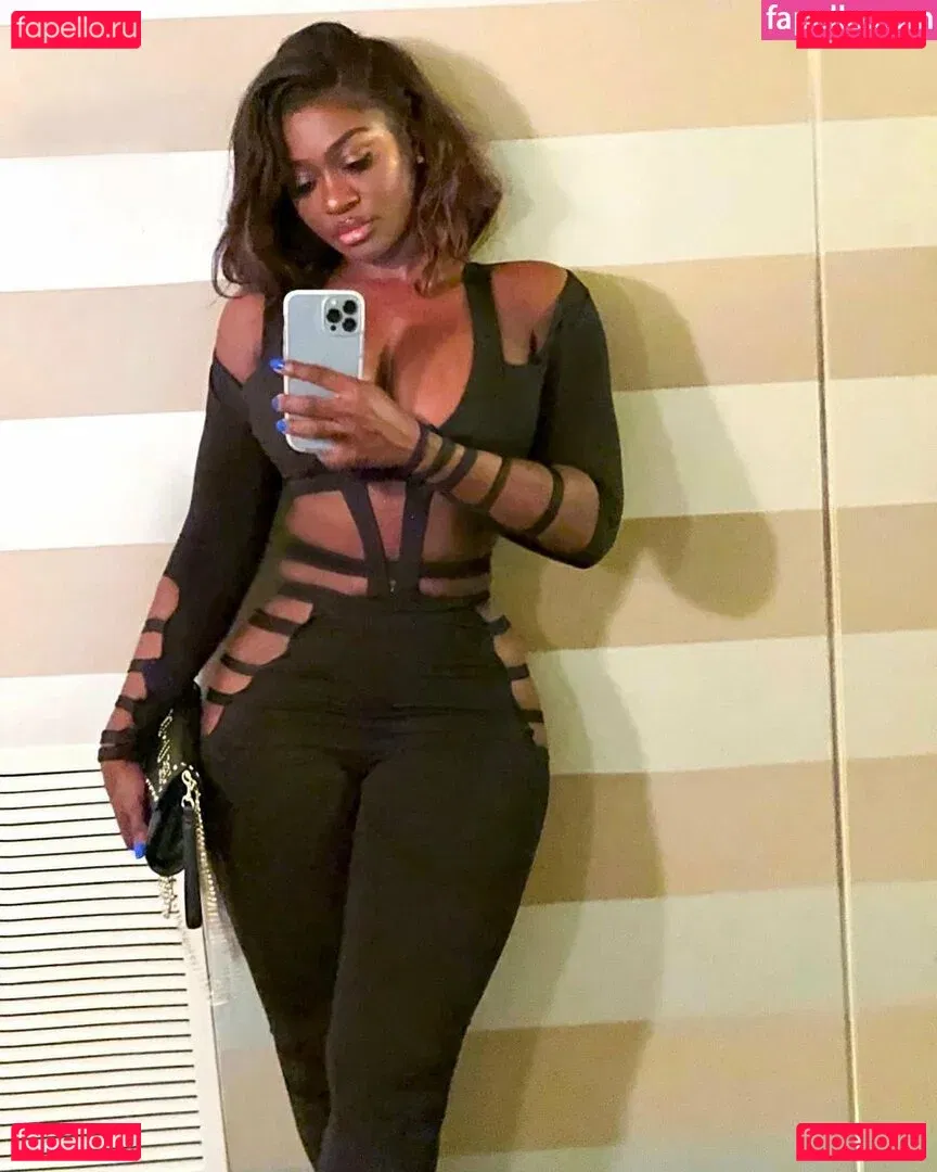 Babeth Lando Onlyfans Photo Gallery 